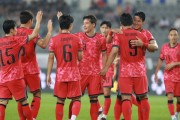 九游体育-韩媒：韩国对阵中国香港将继续演练三后卫，并且会有更多新人亮相